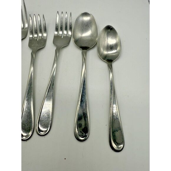 Vintage Oneida USA Stainless Flatware Set Forks Knives Spoons Silverware Utensil - Picture 4 of 5